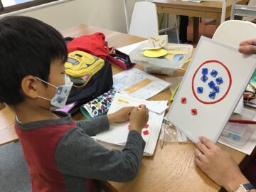 4月カリキュラム紹介～位置（中・外）～の画像