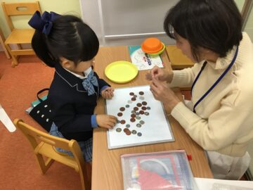 お金は最高のさんすう教材！「お買い物ごっこ」から学ぶ数の仕組みの画像